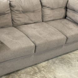 COMFORTABLE SOFA COUCH 🚚🚚FREE DELIVERY🚚🚚