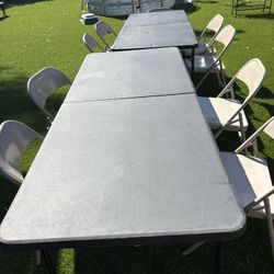Dos Mesas Y 9 Sillas (2 Tables And 9 Chairs ) 