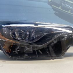 17-19 TOYOTA COROLLA RH HEADLIGHT 