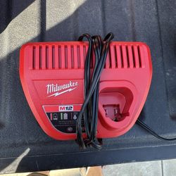 Milwaukee M12 Charger 