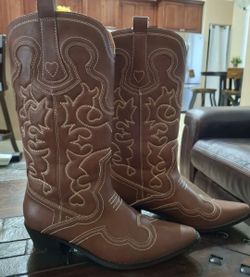 Forever 21 Brown Embroidered Western Cowboy Boots Size 8