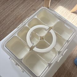 Like New! Pure Future Air TightSnackle Box