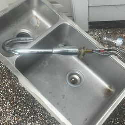 Undermount Sink Fuacet And Disposal 