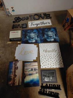 Hanging wall decor / canvases / art / quotes / cities