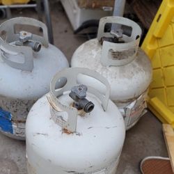 Empty Propane Tanks 25 Each They Still Have Propane Inside 