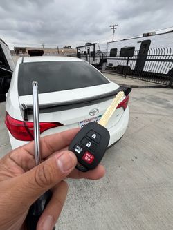Llaves de autos / car keys and remotes