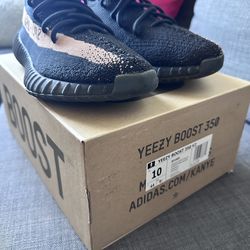 Yeezy 350 size 10 Men