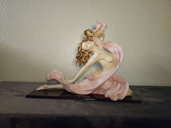 Santini Sarah Figure