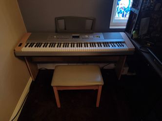 Yamaha Portable Grand DGX-640