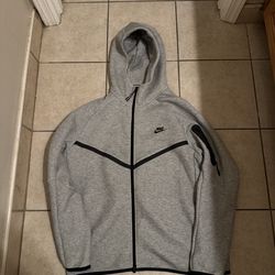 Nike tech let me know 50$ or tradessize L