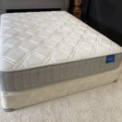 Lovely 🌟❤️QUEEN 🌟❤️MATTRESS AND 🌟❤️BOX SPRING 