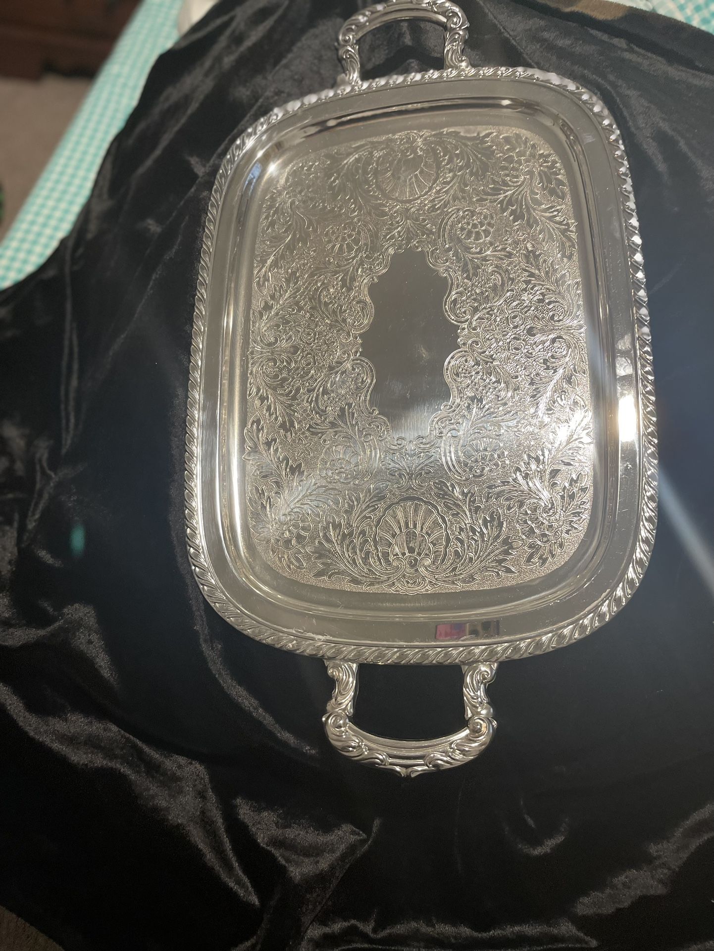 Oneida Silverplate Tray 17 X 12” In Excellent Condition