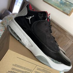 Nike air Jordan Max Aura 2 Black Cement. 