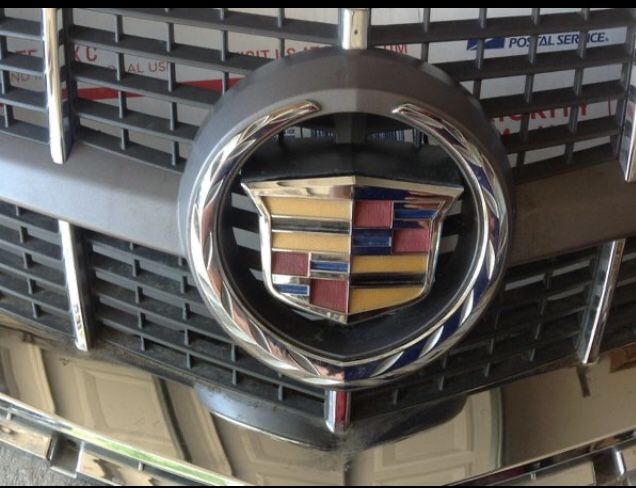 Cadillac SRX Grille Original GM a 2010-2012 CADILLAC SRX SILVER GRILLE WITH EMBLEM OEM
