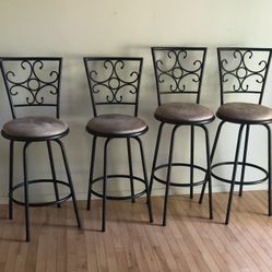 4 Bar Stools 