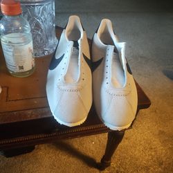 New Nike Shoes 10 And 1/2 70$