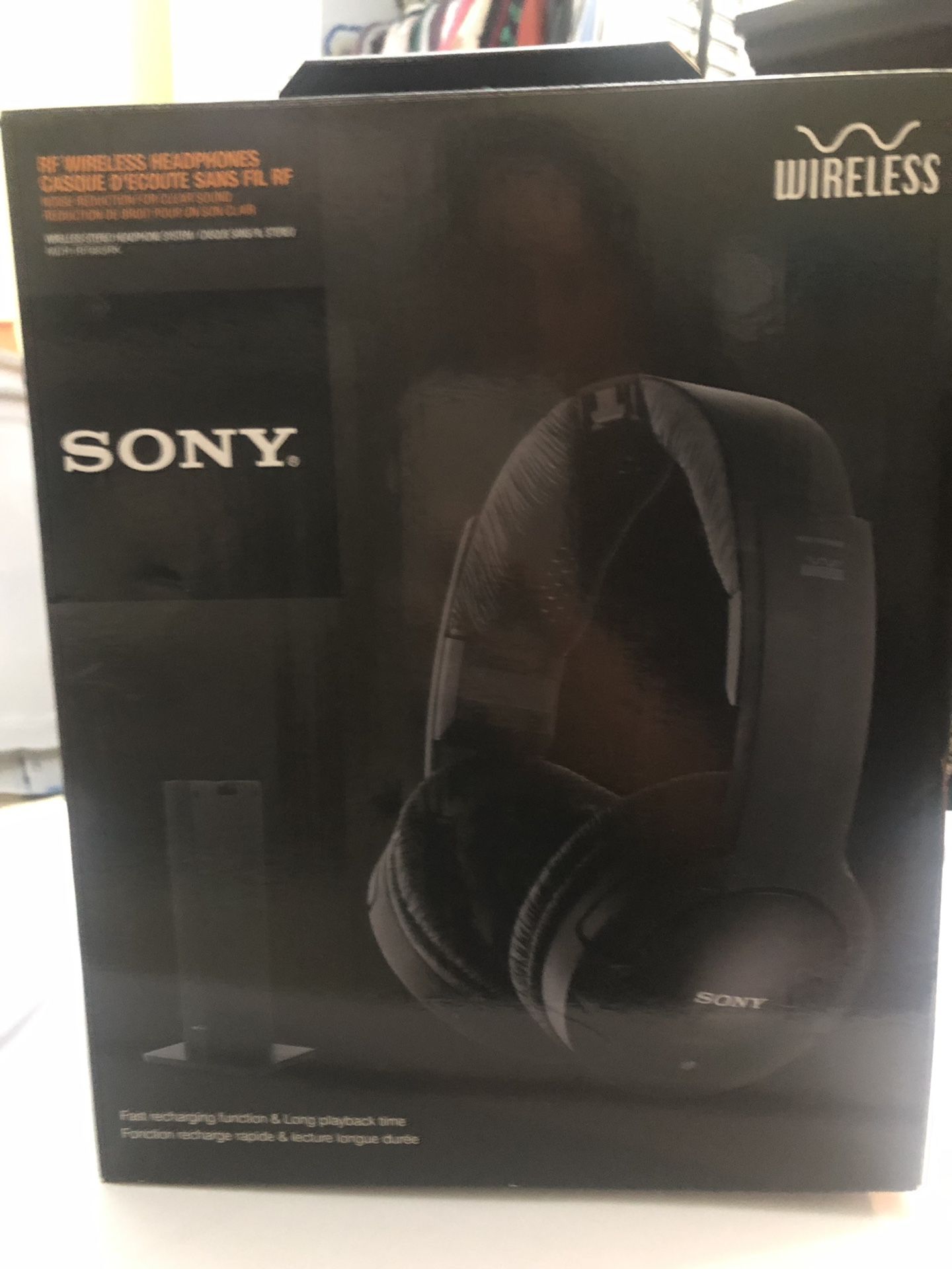 Sony noise cancelling headphones.