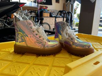 Holographic Boots