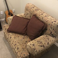  “loveseat” sofa