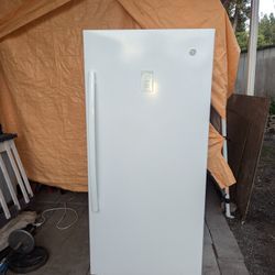Upright Freezer GE Frost Free 14 Cubic Feet Like New 