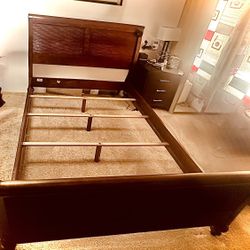 Bed Queen Size