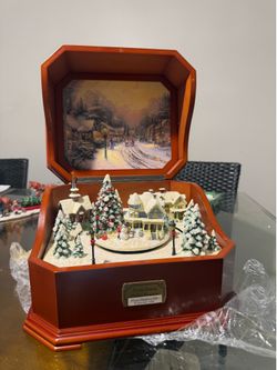 Thomas Kinkade Holiday Memories Animated Christmas Music Box Village Scene