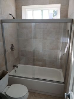 Tub and shower Doors Great Condition