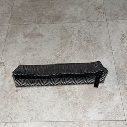 Estée Lauder Long Small Black White Cosmetic Bag for makeup pencil, brush New. 