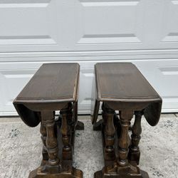 A Pair Of Vintage Oval Drop Leaf Gateleg End Tables/Side Table 
