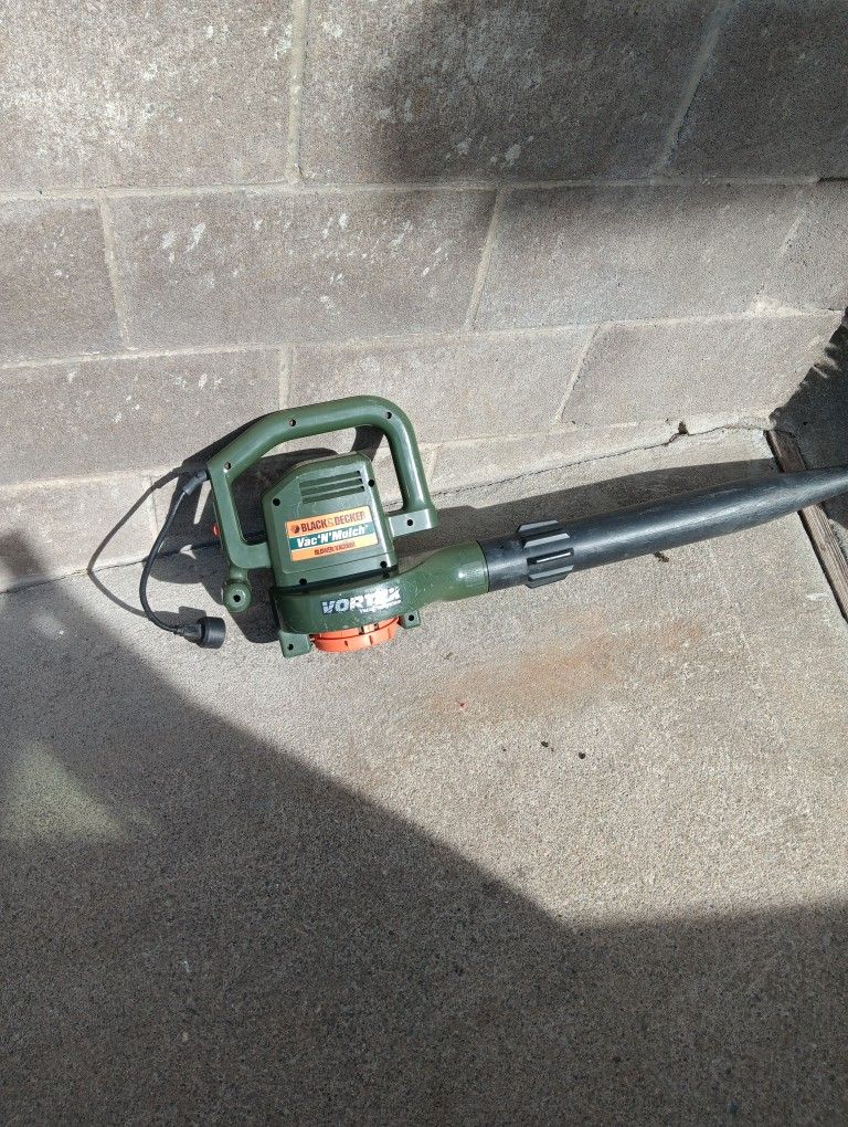 Black And DECKER LEAF BLOWER.
