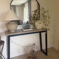 Modern Console Table – Sleek Design, Functional & Stylish
