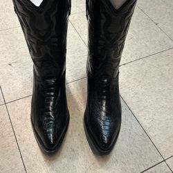 botas baqueras. /.  cowboy boots