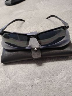 I pair black mens sunglasses