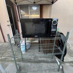 countertop Oster-branded microwave oven