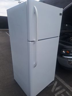 APARTMENT SIZE  REFRIGERATOR (DELIVERED)