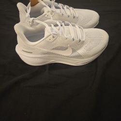 Nike Pegasus 41
Men's Road Running Shoes Size 7