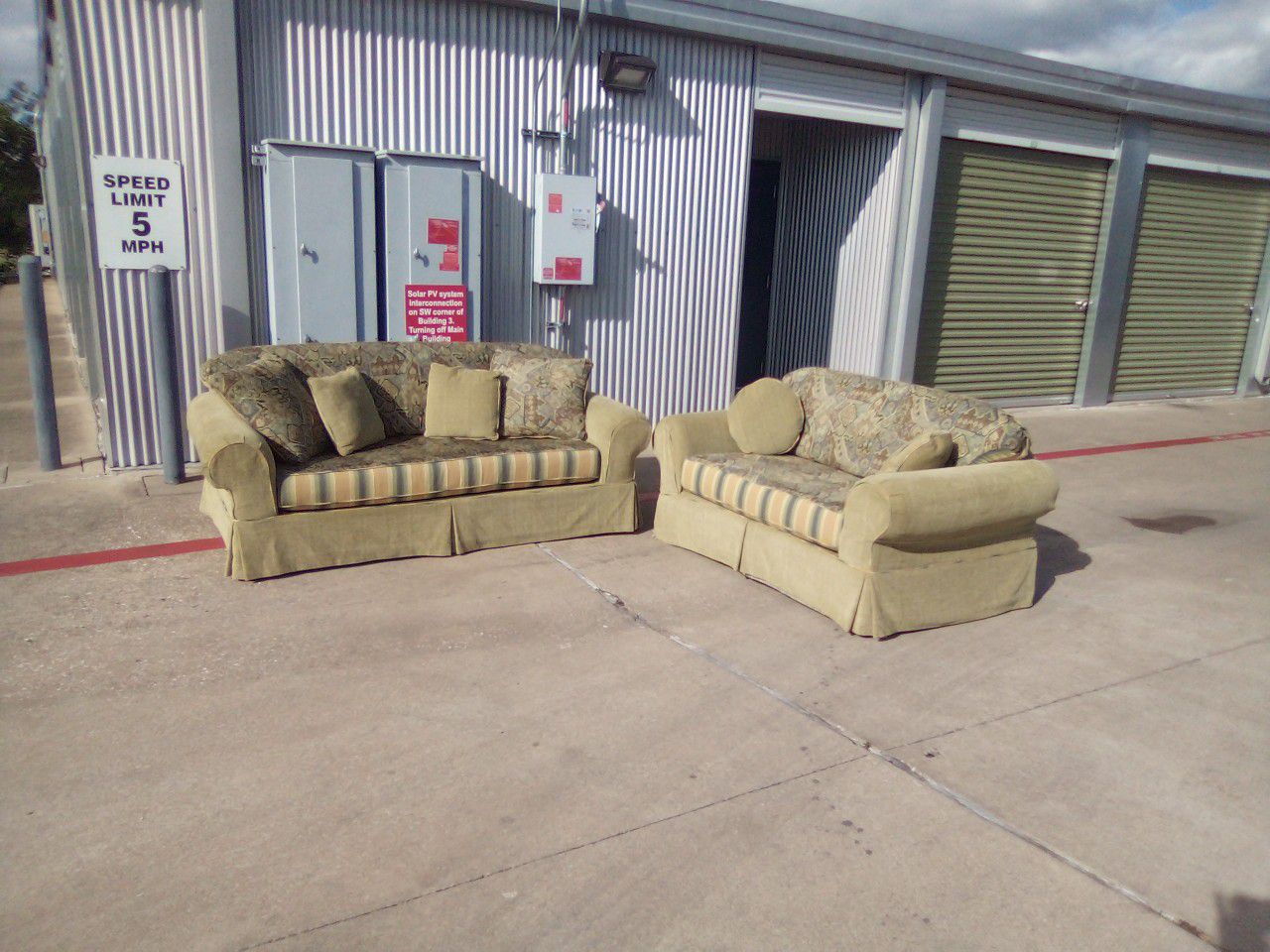 Couch Set by Star Furniture it's a really Unique design it's versatile I'm great condition