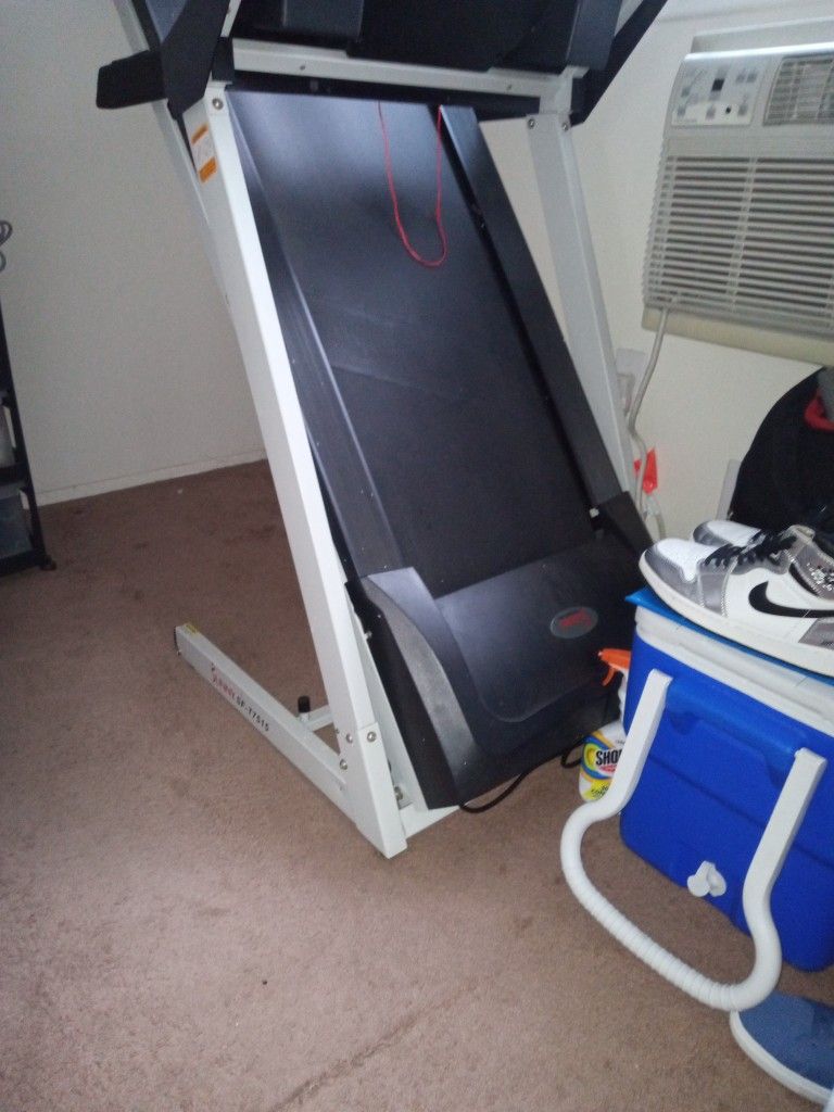 Inclining Electric Treadmill 