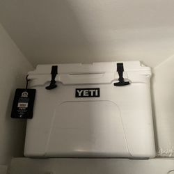 YETI TUNDRA 35 WHITE NEW 