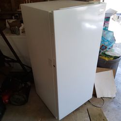 Midea up right deep freezer