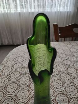 ***PENDING**Unique green vase