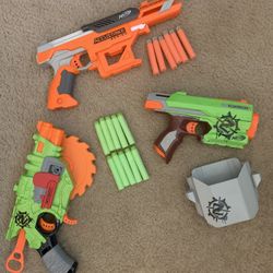 3 Nerf Toy Blasters 