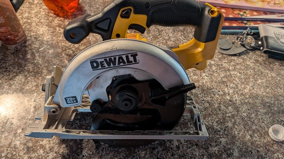 DeWalt Saw