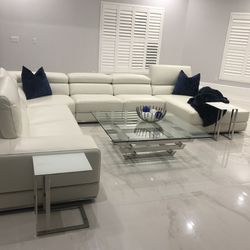 Like New Living Rooom Sectional And Dinning Room 