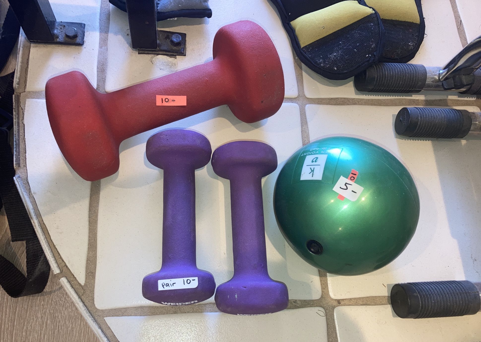 Sports Exercise Equipment Dumbbells Weights Thigh Master Golf Bike Rack Pump