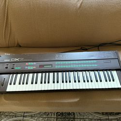 Yamaha Dx7 con Cartridges 3 y 4