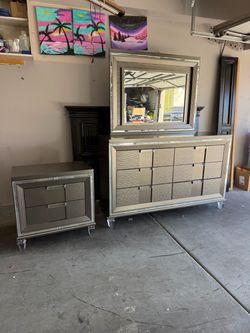 Dresser set