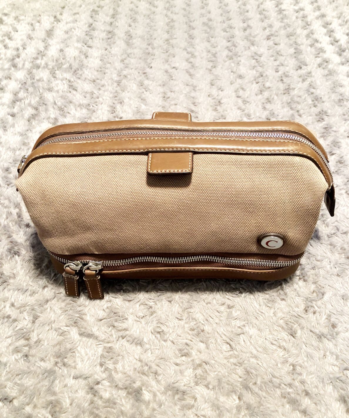 Men’s Coach toiletry bag paid $125 great condition No. E3L-5044 very nice travel bag with lot of storage space! Classic must have for men.