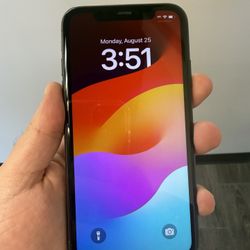 iPhone 11 64gb Black Unlocked (Slight Scratches)