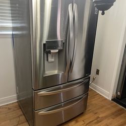 LG Stainless Steel FrenchDoor Fridge w/ IceMaker